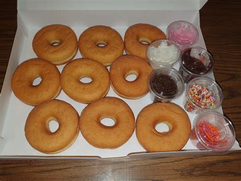 Oct 29, 2020 · ignite donuts on the central michigan university campus offers donut kits of six doughnut holes with a dipping sauce. DIY Donut Kits from Dunkin' Will Keep Your Kids Busy in the Kitchen