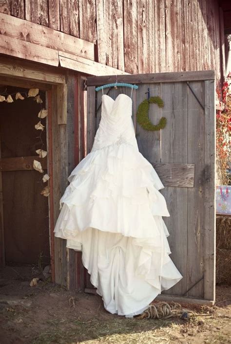 Wisconsin Farm Wedding By Emily Steffen Barn Wedding Dress Rustic