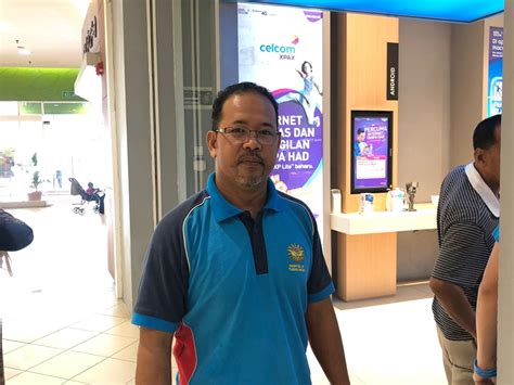 Celcom blue cube taman segar, cheras is the first store in which celcom has launched the new design. 3 Jam Lumpuh, Celcom Kembali Aktif Di Kelantan | Malaysia ...