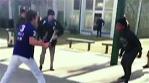 Video Of Officers Dramatic Confrontation With Knife Wielding Hs