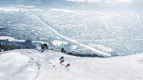 Estação De Esqui De Innsbruck Na Áustria é Cheia De Modernidade
