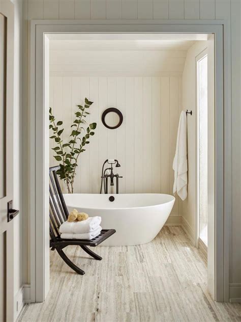 A Simple Organic Modern Bath Design Traditional Pacific Northwest