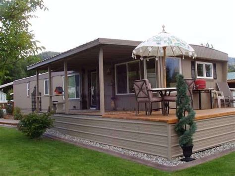 When you consider renovating your exterior mobile home, you want to follow instructions and ideas that will make your renovation project run well and perfectly. This 1978 Mobile Home Remodel Is One Of Our Favs ...