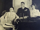 Family portratit: King George VI, his wife, and their daughters ...