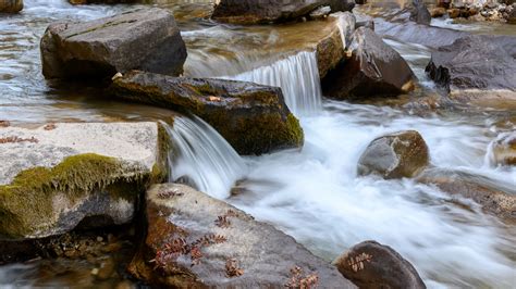 Download Wallpaper 3840x2160 Stream Stones Water Leaves Autumn 4k
