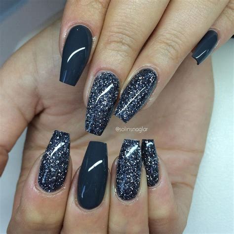 asphalt grey med moerkgratt glitter trendy nails silver nails