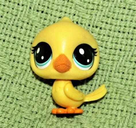 Littlest Pet Shop Yellow Bird With Sparkly Beak Blue Eyes Hasbro Toy