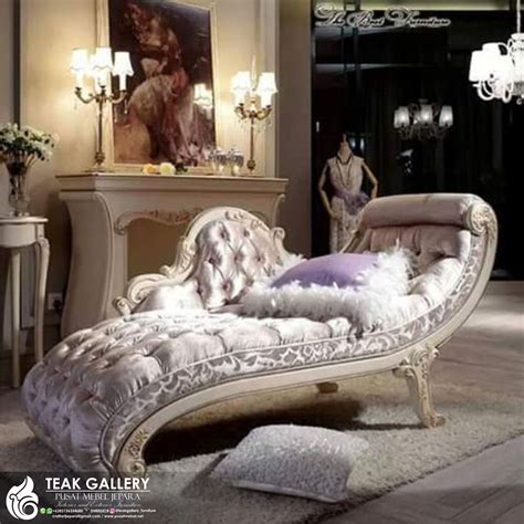 Ruang keluarga dianggap sebagai ruangan yang sangat penting dalam rumah. Kursi Sofa Santai Mewah Klasik Jepara | Kamar tidur mewah, Ruang keluarga mewah, Dekor kamar tidur