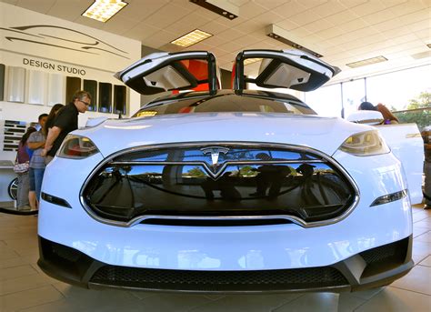 Tesla Model X Amazing Yet Problematic Design