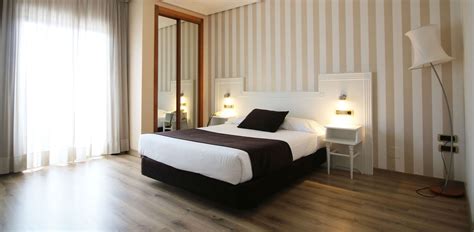 Contamos con unas amplias instalaciones y con los medios necesarios para desarrollar reuniones y convenciones Hotel Alfonso I, tu hotel de negocios, convenciones y ocio