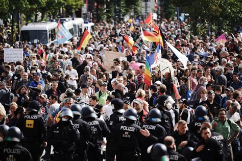 Live-Blog: Corona-Demo in Berlin aufgelöst - Weiter Tausende auf den