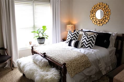We've laid out how to outfit your space there are also several small space decorating ideas, since many of these rooms tend to be converted attics or spaces that weren't previously bedrooms. Top 5 Decor Tips for Creating the Perfect Guest Room