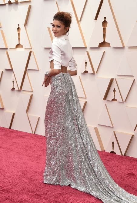Oscars Fashion 2022 Timothée Chalamet Shirtless Zendayas Crop Top