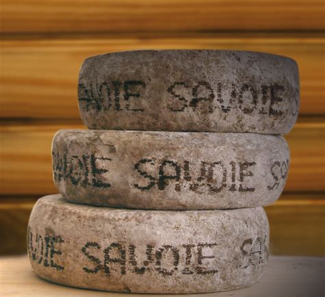 Tout Savoir Sur Notre Fromage Savoyard Tomme De Savoie Igp