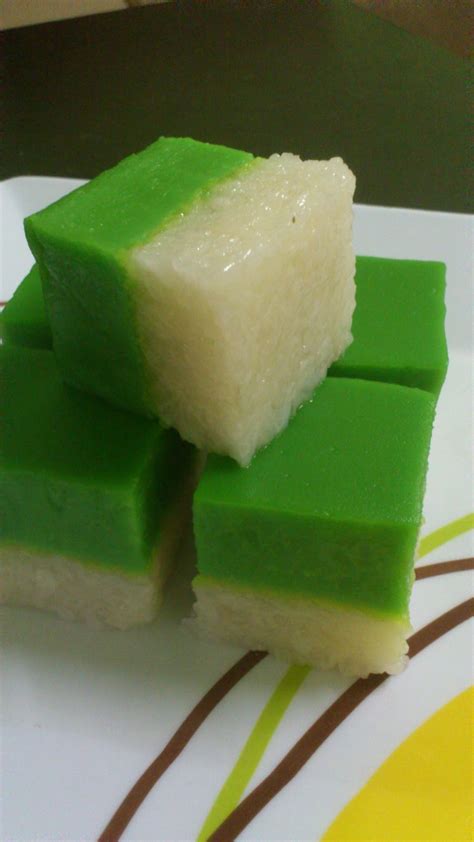 Kacau dengan api sederhana sehingga bertali atau pekat. DuNia CiNTa KaMi♥♥♥: KUIH SERI MUKA