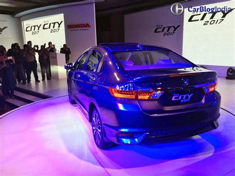The added boldness of its exterior serves to give your personality inspiring expression. 2017 Honda City Price, Specifications, Mileage, Features ...