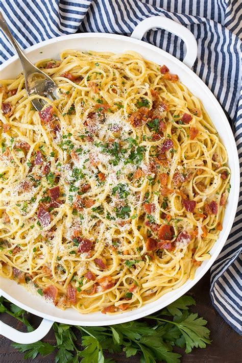 This authentic italian pasta carbonara recipe is easy to make with 4 simple ingredients and tastes outrageously delicious. Pasta Carbonara - Cooking Classy