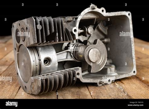 Ein Viertakt Ottomotor Im Abschnitt Das Innere Eines Einzylinder