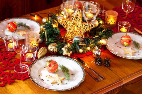 German christmas markets, speeches from the pope, big new year's parties, presents from the three kings in january, visits to santa in lapland—every la festa di san silvestro, new year's eve, is celebrated all over italy with a special traditional dinner, fireworks, music and dancing, and prosecco. Christmas Eve Dinner Party Table Setting With Decorations ...