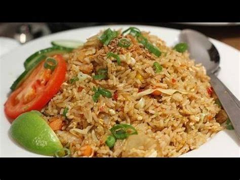 Walaupun menggunakan bumbu instant siap pakai, untuk rasa tak kalah dengan bumbu yang di racik sendiri loh. Cara Masak Nasi Goreng Enak | Resep, Nasi goreng, Resep masakan