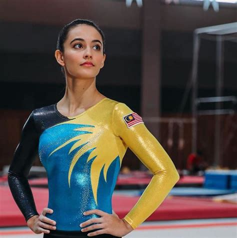 Farah ann abdul hadi, 21, won a total of six medals, including two golds, at the southeast asia games last week, but fell foul of religious clerics, who said she should have been wearing a burka. Đứng hình với các bóng hồng ở SEA Games 29