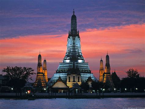 Wat Arun El Templo Budista Del Amanecer De Bangkok