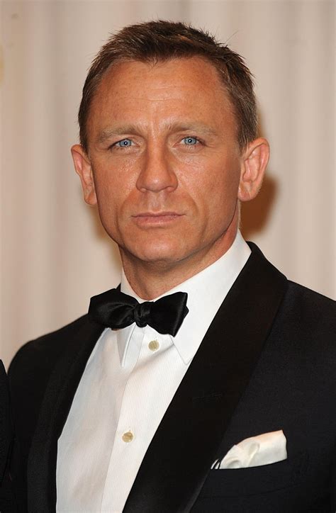 • daniel doesn't have any type social media! Daniel Craig | HD Wallpapers (High Definition) | Free ...