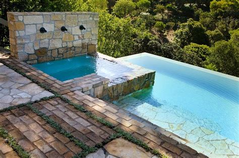20 Luxurious Backyard Infinity Pool Designs