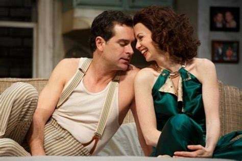 Review Of Stage Kiss At The Guthrie Theater Play Off The Page