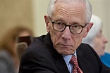 Stanley Fischer steps down from Fed adding another vacancy for Trump to ...