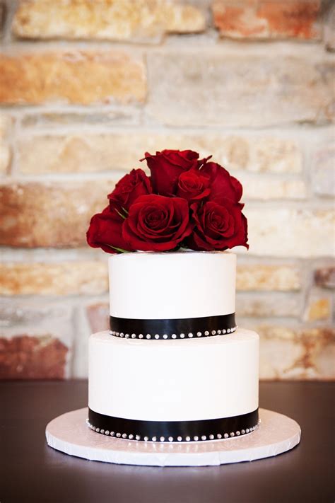 8 Simple Wedding Cakes Red Black White Photo Black And White Square