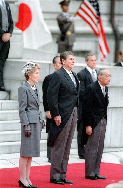 Filepresident Ronald Reagan And Nancy Reagan With Hirohito