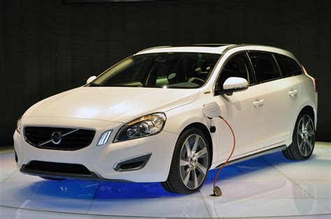 But does the idea work in the rear world, and can that price tag be justified? Autos Eco friendly: Ginebra 2011: Volvo V60 Plug In Hybrid.