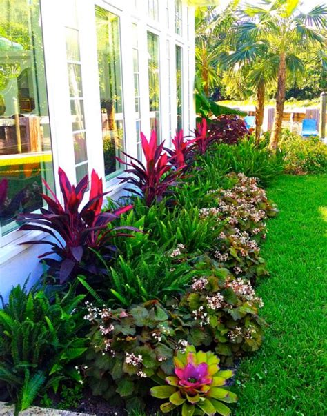 25 Best Tropical Garden Design Ideas Home And Gardens