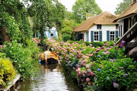 Worlds Most Peaceful Village Giethoorn