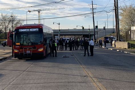 Police Metro Transit Officer Shoots Man Suspected In Stabbing At
