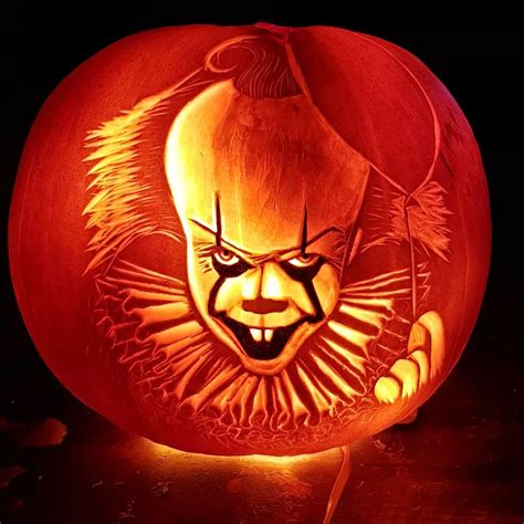 Sculptor Creates Incredible Pumpkin Carvings Of Iconic Tv And Film