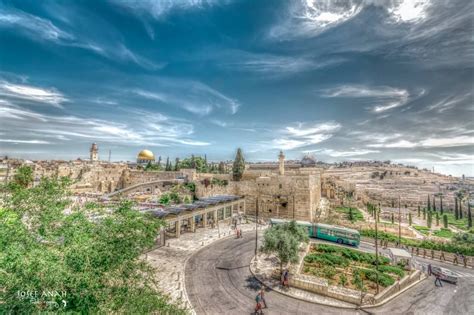 Jerusalem Dung Gate To The Wailing Wall Natural Landmarks Living