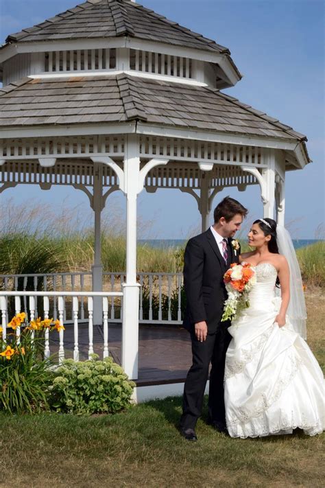 Illinois beach state park is located on lake michigan right in the middle of the heavily developed corridor between milwaukee and chicago. Illinois Beach Resort Weddings | Get Prices for Wedding ...