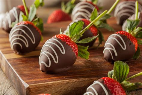 Easy Chocolate Covered Strawberries The Wicked Noodle