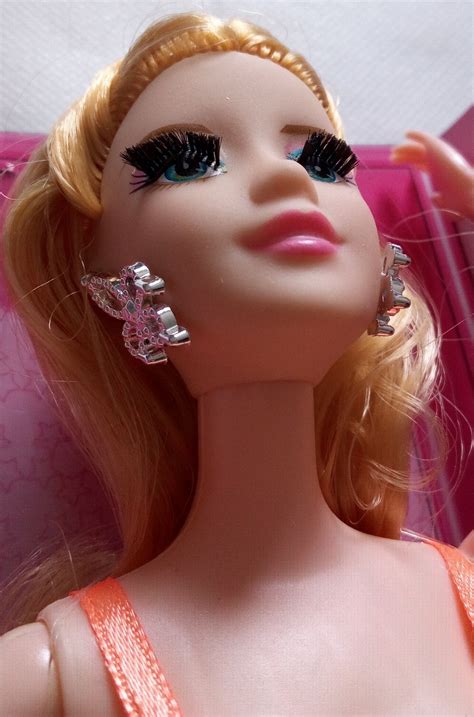 Boneca Linda Barbie Articulada Barato Com Cilios E Acessorio Mercadolivre