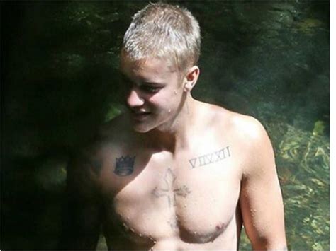 Justin Bieber desnudo en Hawái