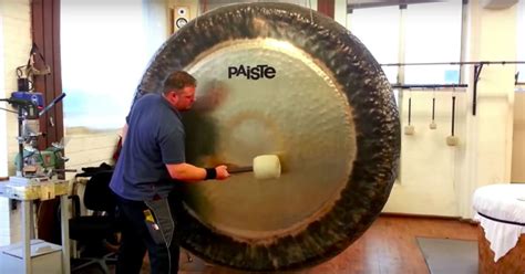 Discover The Hypnotic Sounds Of A Gigantic 80 Inch Gong