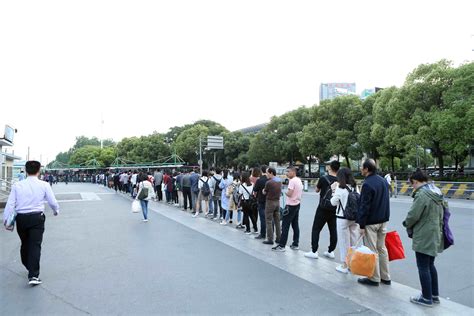 Upgrade At Lianhua Road Metro Station To End Long Queues Shine News