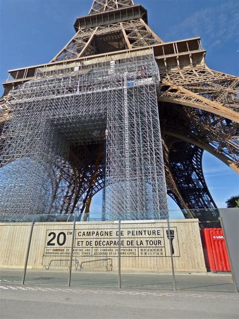 20th Campaign Of Painting And Stripping Of The Eiffel Tower Reurope