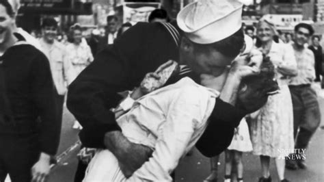 George Mendonsa Navy Veteran Identified As Kissing Sailor In Wwii