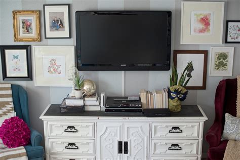 How to decorate a wall with a tv on it. Domestic Fashionista: Styling a Modern Gallery Wall