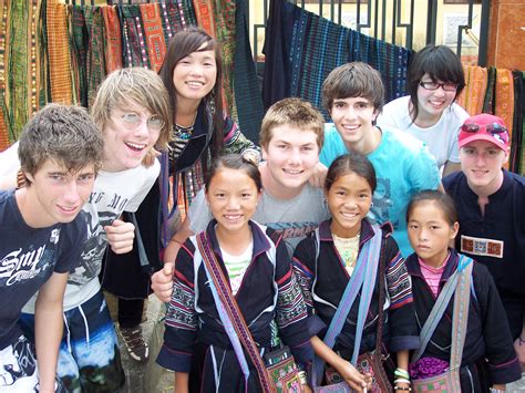 Student group meet Black H'mong hill tribes girls in Sapa. Northern ...