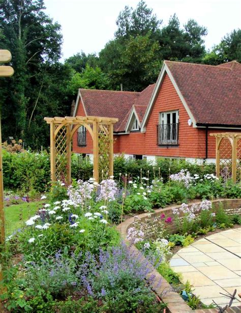 30 Elegant English Garden Designs And Ideas