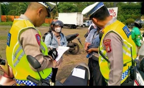 Baru Berlaku Sehari Polisi Kembali Hentikan Tilang Uji Emisi Di